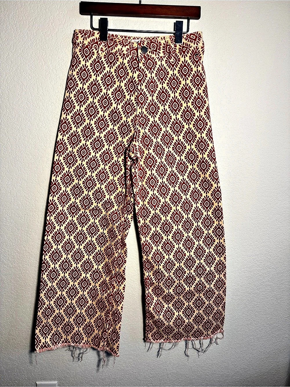 Zara Womens 6 Wide Leg Jeans Cream Red Geometric Print Raw Hem Boho